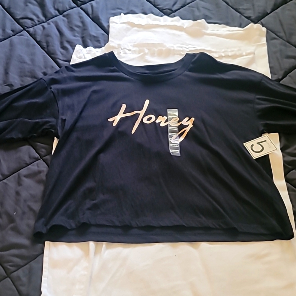 Mid sleeve cropped tee